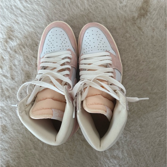 Women’s Air Jordan 1 Retro High OG ‘Washed Pink’ - Picture 3 of 4